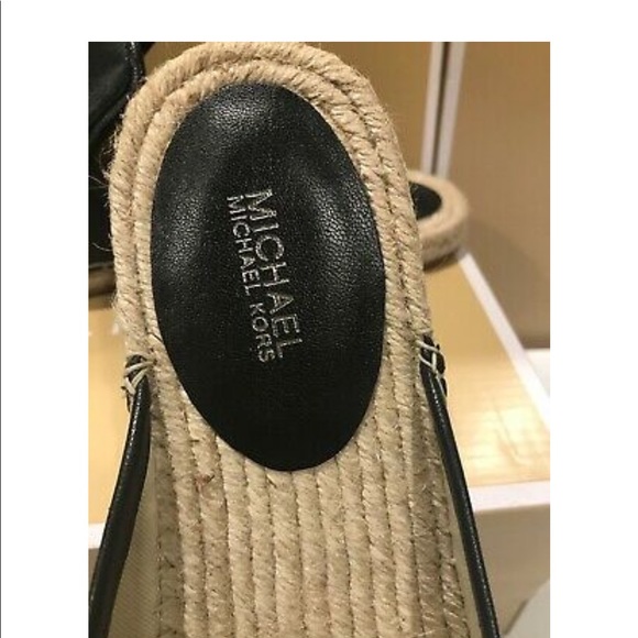 Michael Kors NWOT Navy Leather Hastings Mule - Picture 6 of 8